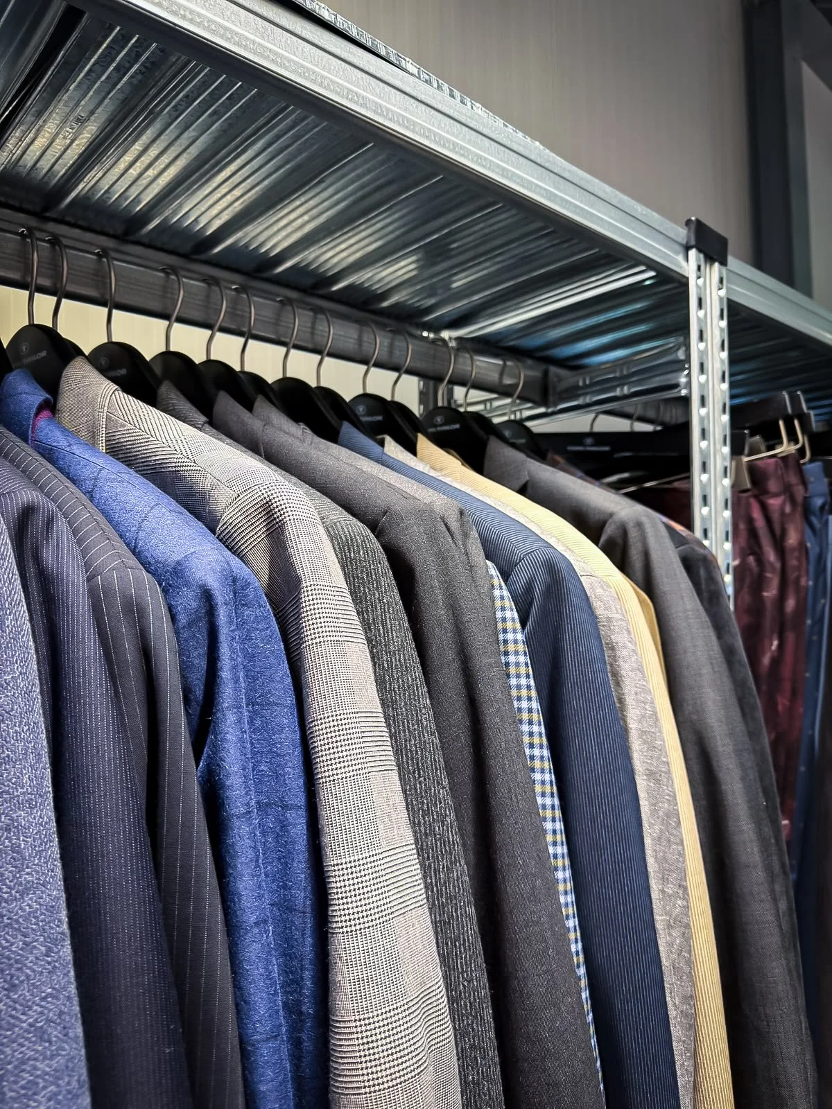 Colberts en nette kleding in Kledingbank Maxima Eemsdelta